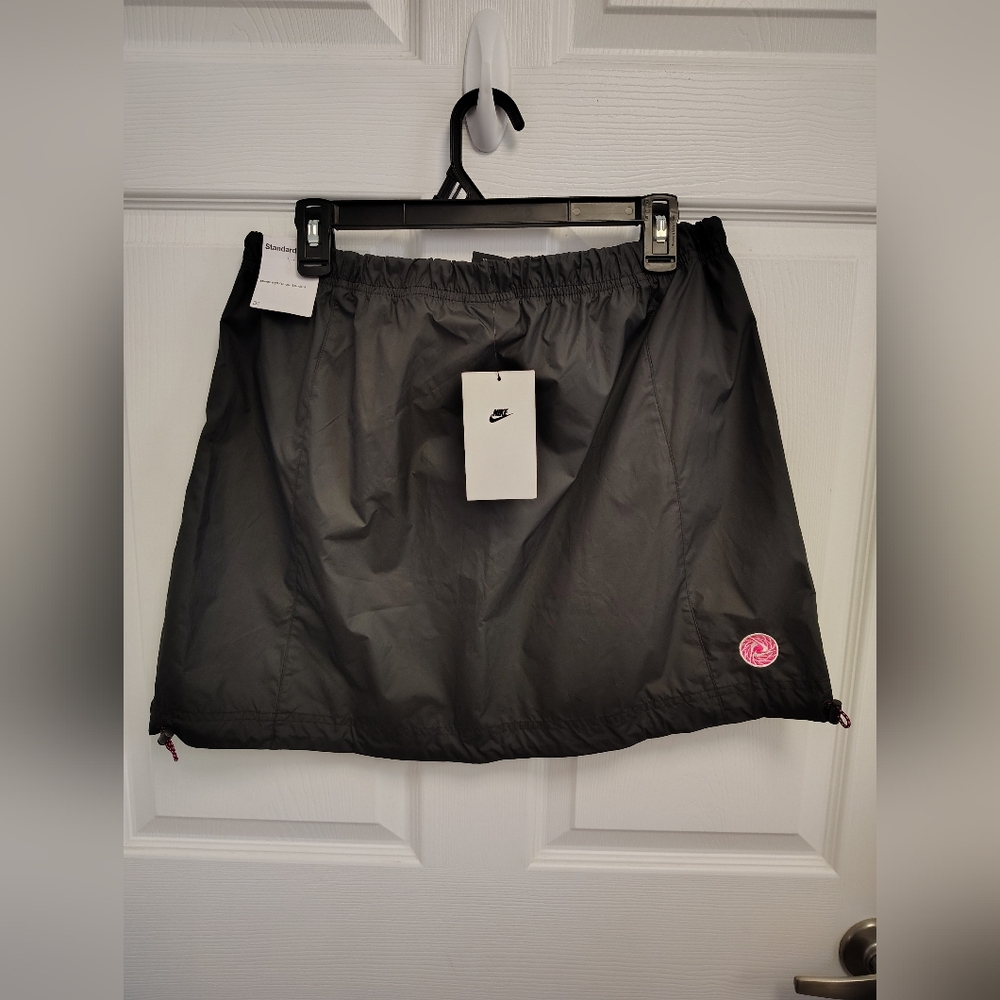 Nike standard Fit skirt size L